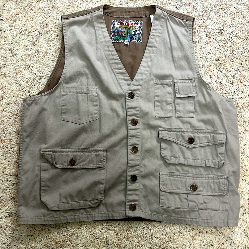 NWOT … ladies vest…. Size medium